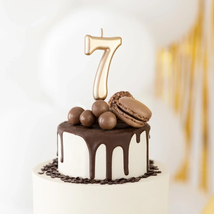 swieczka-na-tort-zlota-cyfra-7-dekoracje-tortowe-tort.webp